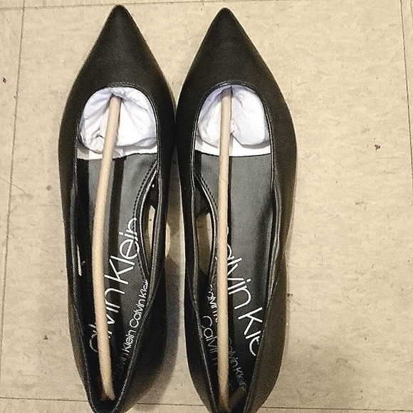 Calvin Klein Shoes - Calvin Klein Ladies Shoes size 7  1/2
